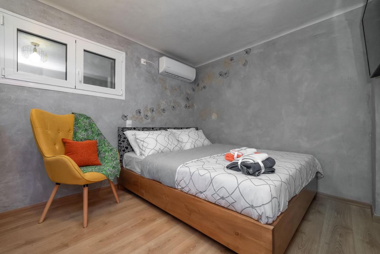 Cozy Tiny In The Heart Of Plaka