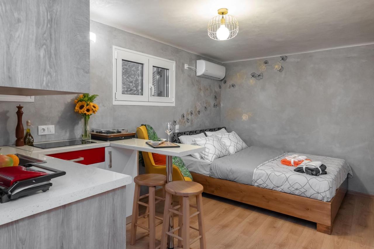 Cozy Tiny In The Heart Of Plaka